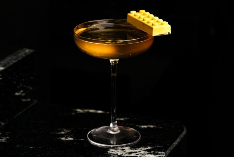 Handshake Speakeasy cocktail-W50BB23-LIP